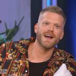 Scott Hoying’s floral striped shirt on The Kelly Clarkson Show