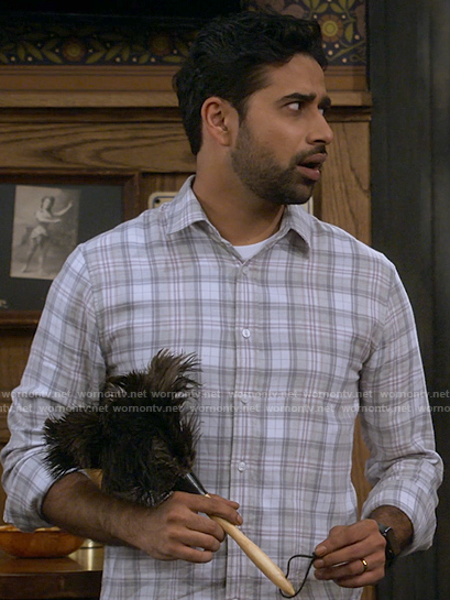 Sid’s grey plaid shirt on How I Met Your Father