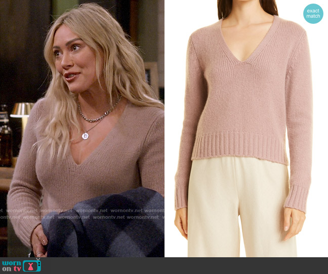 Vince Shrunken V-Neck Cashmere Sweater worn by Sophie (Hilary Duff) on How I Met Your Father