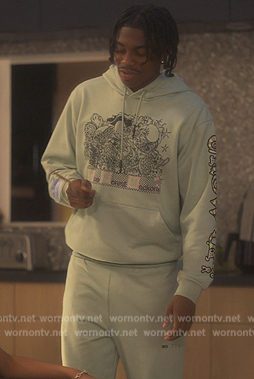 Zeke’s mint graphic print hoodie and sweatpants on Grown-ish