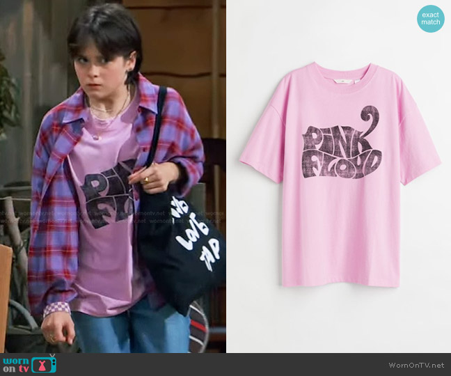 H&M Oversized Printed T-shirt worn by Winnie Webber (Shiloh Verrico) on Bunkd