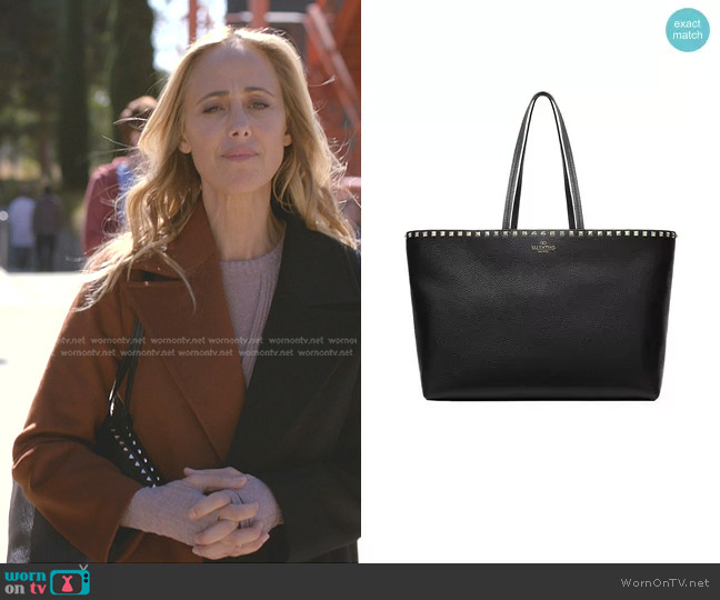 Valentino Garavani Large Rockstud Leather Tote worn by Teddy Altman (Kim Raver) on Greys Anatomy