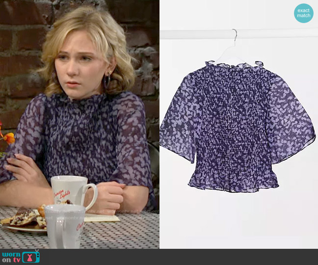 & Other Stories Floral print smocked top in blue worn by Lucy Romalotti (Lily Brooks O’ Briant) on The Young and the Restless