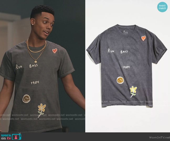 Urban Outfitters Ron Bass Pray For The Prey Tee worn by Will Smith (Jabari Banks) on Bel-Air