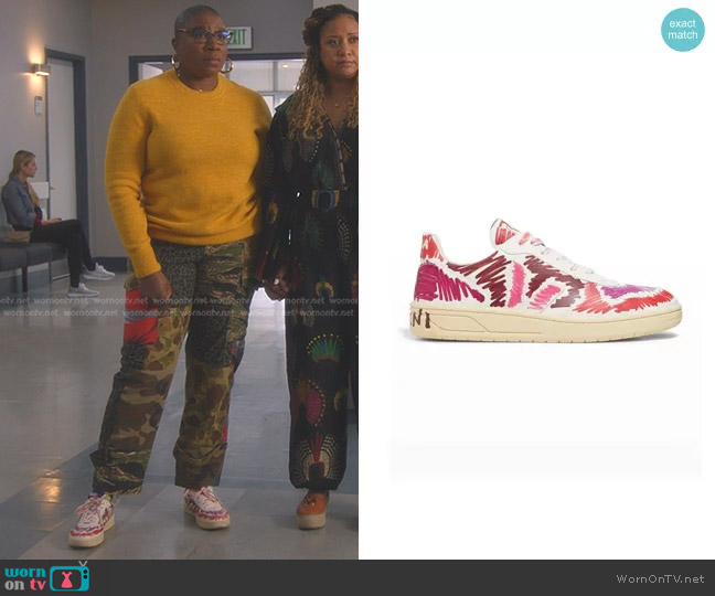 Veja x Marni Low Tops in Marsala worn by Henrietta Wilson (Aisha Hinds) on 9-1-1