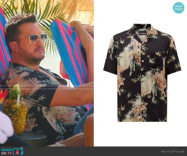 All Saints Timor Relaxed Fit Tiger Print Short Sleeve Button-Up Shirt worn by Luke Bryan on American Idol