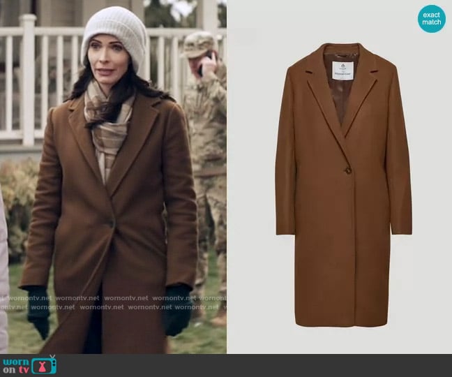 Babaton at Aritzia The New Stedman Coat in Rich Camel worn by Lois Lane (Elizabeth Tulloch) on Superman and Lois