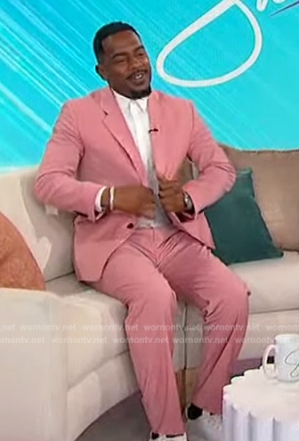 Bill Bellamy’s pink suit on Sherri