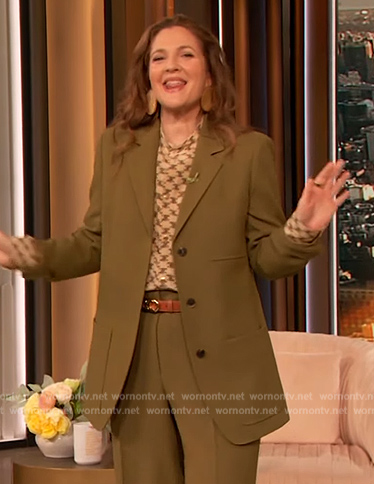 Drew's green blazer and printed blouse on The Drew Barrymore Show