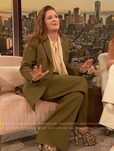 Drew's green blazer and pants on The Drew Barrymore Show