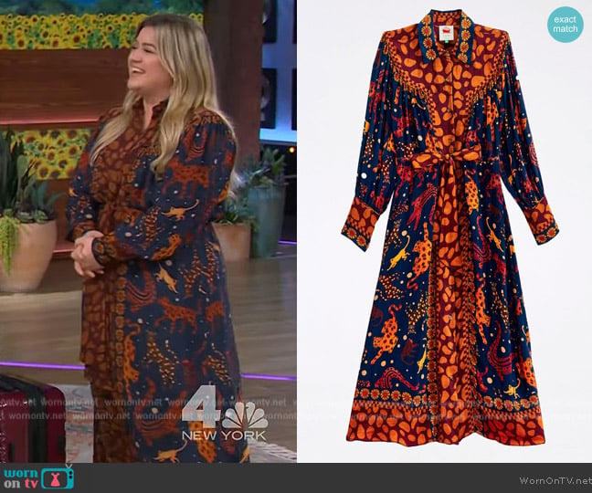 Farm Rio Animal Sky Print Dress worn by Kelly Clarkson on The Kelly Clarkson Show