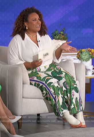 Janee Bolden’s palm print pants on The Talk