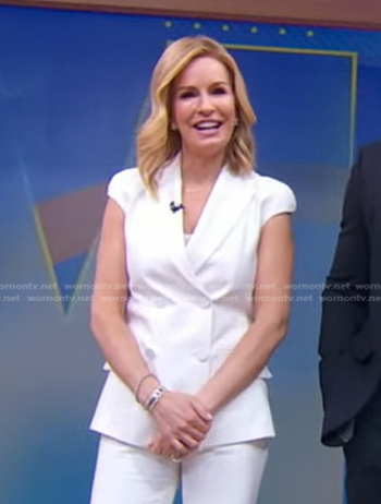 Jennifer’s white cap sleeve blazer on Good Morning America