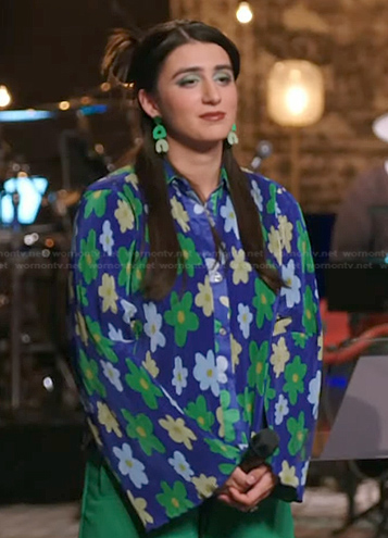 Kate Cosentino's blue floral blouse on The Voice