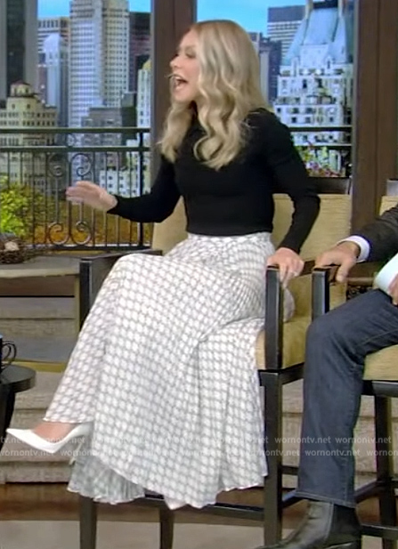 Kelly’s white printed pleated midi skirt on Live with Kelly and Ryan