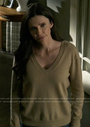 Lois's beige v-neck sweater on Superman and Lois