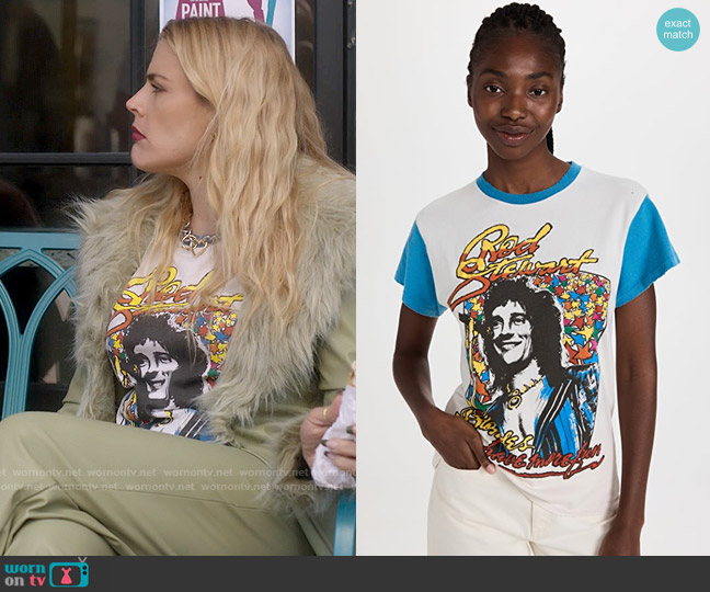 Madeworn Rod Stewart Tee worn by Darby (Busy Philipps) on Single Drunk Female