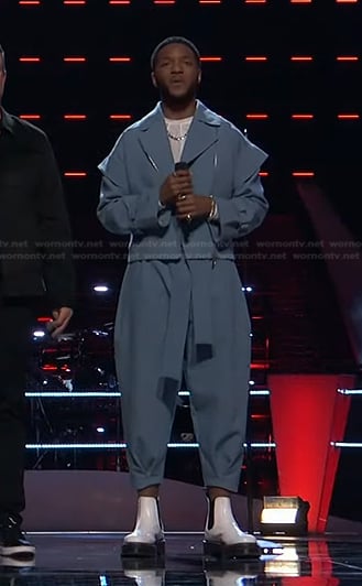 Ray Uriel’s blue jacket and pants on the Voice