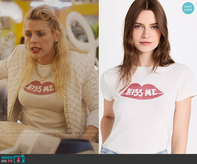 Re/Done 90s Baby Kiss Me Tee worn by Darby (Busy Philipps) on Single Drunk Female