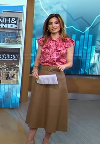 Rebecca’s pink printed top and beige leather skirt on Good Morning America