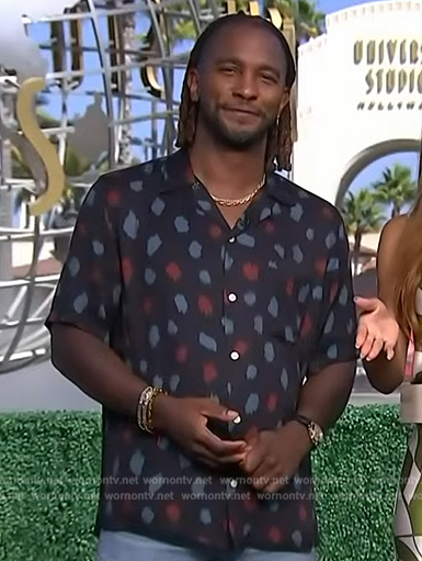 Scott’s black brushstroke print shirt on Access Hollywood