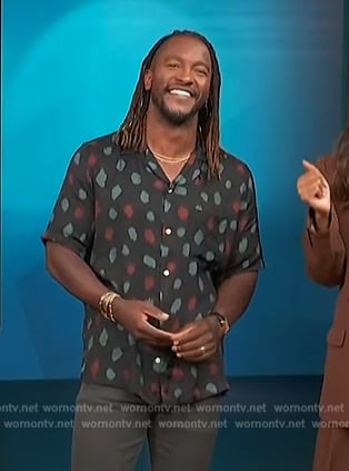 Scott’s black brushstroke print shirt on Access Hollywood