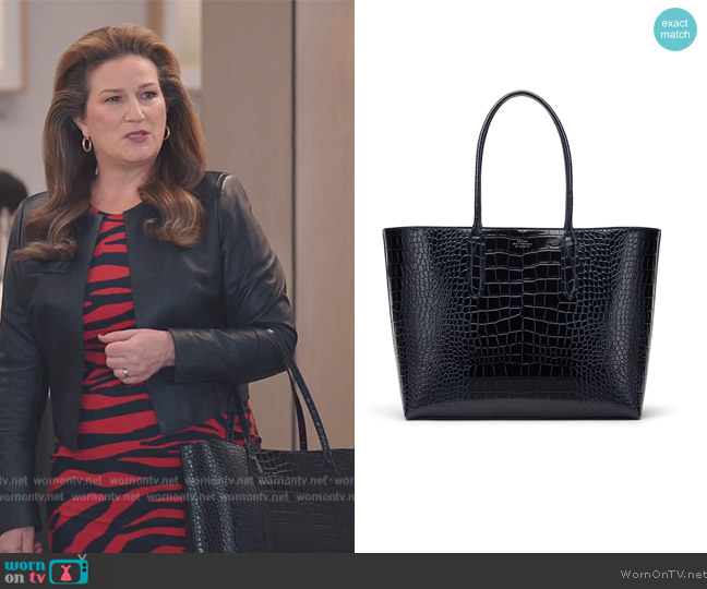 Smythson East West Tote Bag in Mara worn by Katherine Hastings (Ana Gasteyer) on American Auto