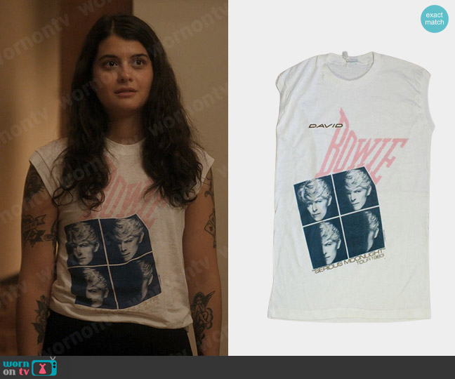  Vintage David Bowie Shirt  worn by Samantha Fink (Sofia Black-D'Elia) on Single Drunk Female