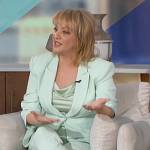 Wendi McLendon-Covey’s mint green suit on The Talk