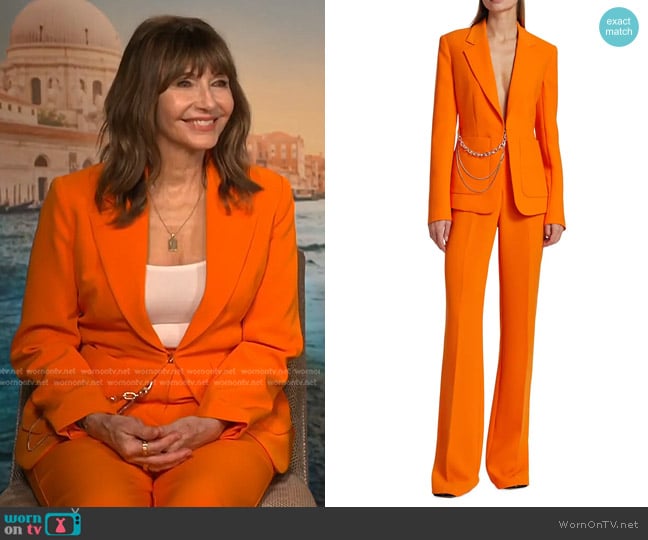 Halston Avery Chain Stretch-Crepe Jacket and Trousers  worn by Mary Steenburgen on E! News