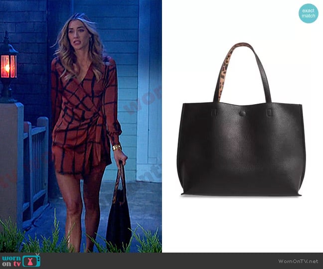 Street Level Reversible Faux Leather Tote worn by Sloan Peterson (Jessica Serfaty) on Days of our Lives