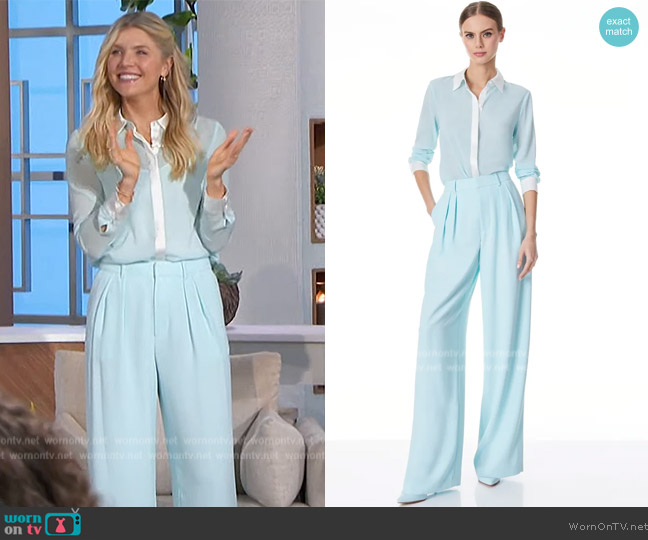 Alice + Olivia Willa Combination Placket Top worn by Amanda Kloots on The Talk