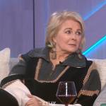 Candice Bergen’s colorblock knit sweater on The Kelly Clarkson Show