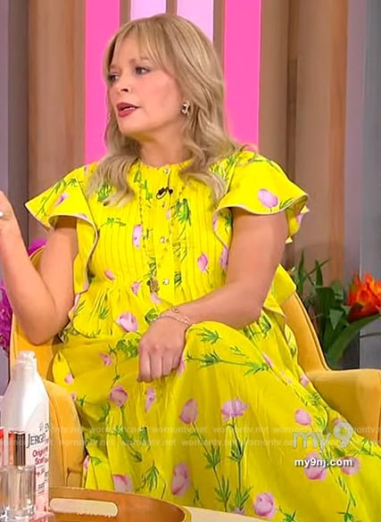 Melissa Peterman's yellow floral print dress on Sherri