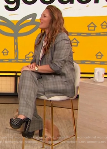Drew's black quilted sandals on The Drew Barrymore Show