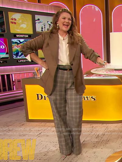 Drew's khaki blazer on The Drew Barrymore Show
