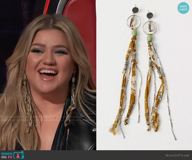 Free People Bridge Dangle Earrings in Silver Sage worn by Kelly Clarkson on The Voice