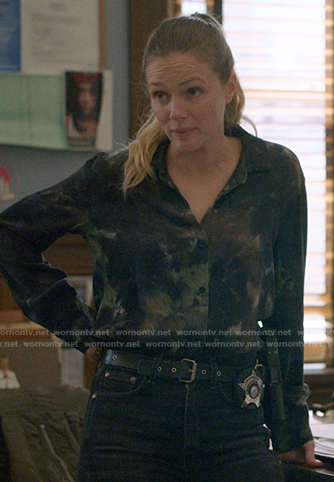 Hailey's green tie dye shirt on Chicago PD