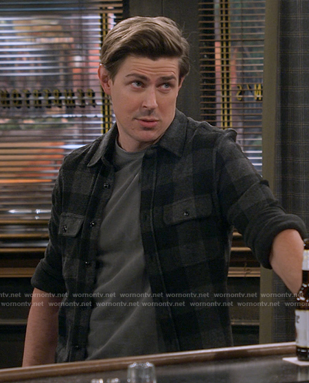 Jesse's grey checked shirt on How I Met Your Father