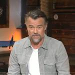 Josh Duhamel’s grey suede jacket on E! News