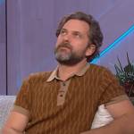 Joshua Jackson’s brown knit polo on The Kelly Clarkson Show