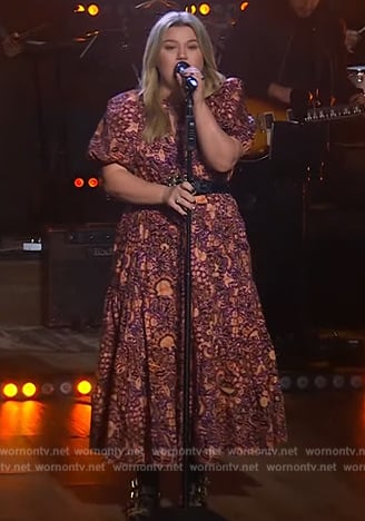 WornOnTV: Kelly's Cowboys jersey on The Kelly Clarkson Show