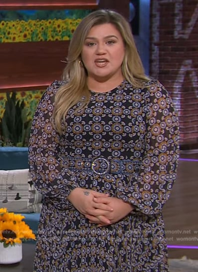Kelly's geometric print dress on The Kelly Clarkson Show