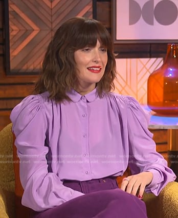 Rose Byrne’s lilac puff sleeve blouse on E! News