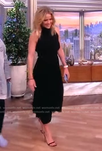 Sara’s black pleated sleeveless dress on The View