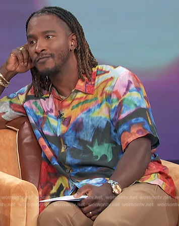 Scott's abstract print shirt on Access Hollywood