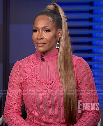 Shereé Whitfield’s pink floral lace top on E! News