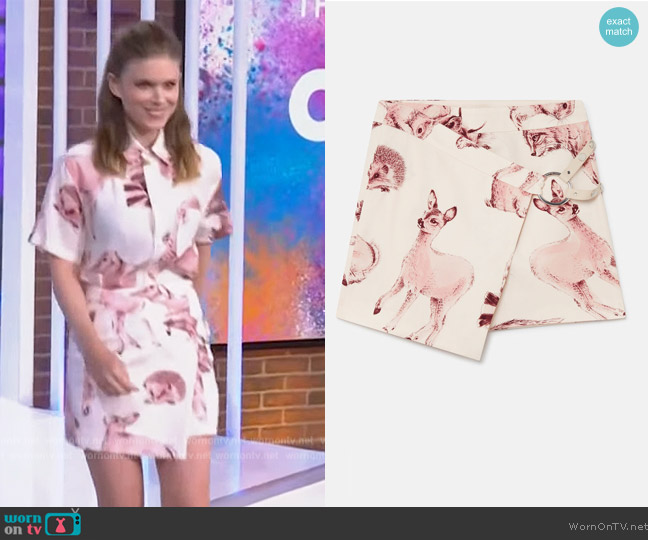 Stella McCartney Rewild Fauna Print Silk Skirt worn by Kate Mara on The Kelly Clarkson Show