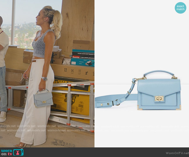 The hand bag Louis Vuitton pink worn by Mary Fitzgerald in Selling Sunset  (S01E02)