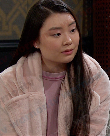 Wendy’s pink crewneck tee on Days of our Lives